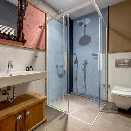 Sakin Ev אלאקאטי